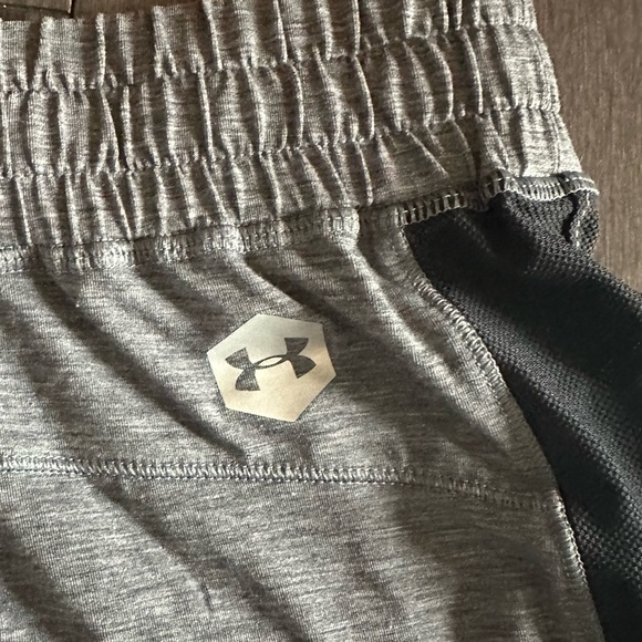 Under Armour Running Shorts - Picture 5 of 7